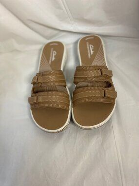 Clarks Cloudsteppers Breeze Women's Piper Sandals in Warm Beige, size 7M